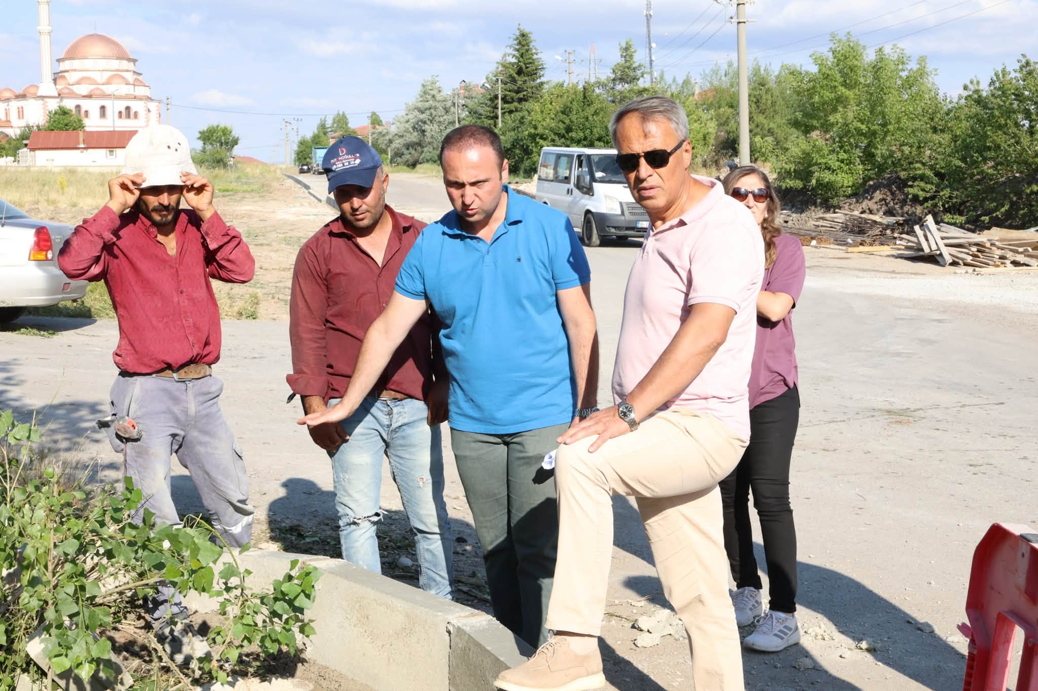 CUMHURİYET MAHALLESİ HASTANE YOLU’NDA KALDIRIM ÇALIŞMALARINA BAŞLADIK