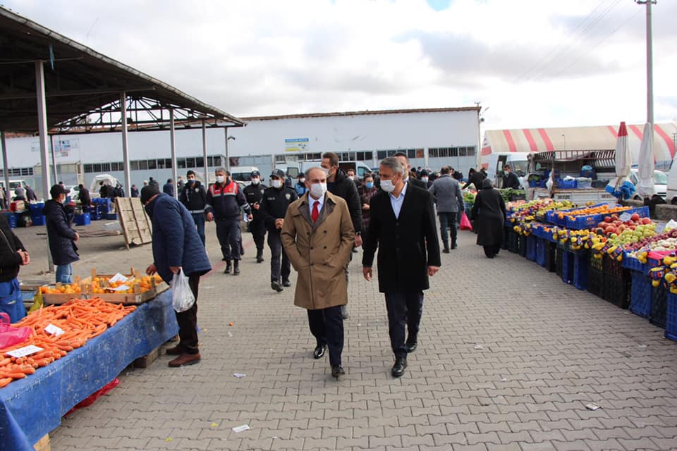 İLÇEMİZ SEBZE PAZARINDA KORANAVİRÜS DENETİMİ