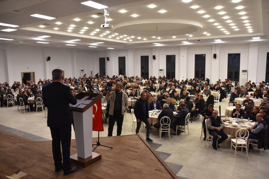 BAŞKANIMIZ SN. HASAN SOPACI İLÇEMİZ ESNAFLARIYLA KÜLTÜR MERKEZİNDE BİR ARAYA GELDİ