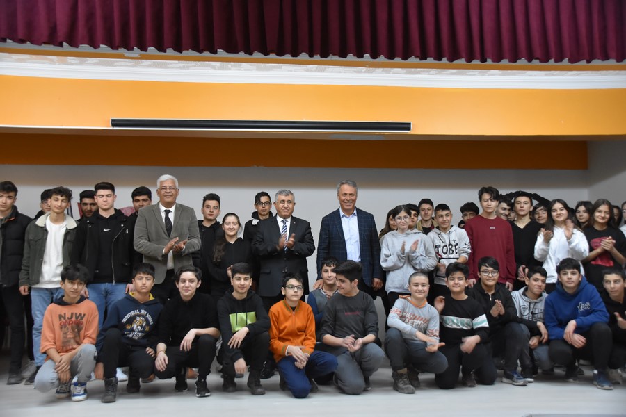 KARİYER GÜNLERİ KAPSAMINDA BELEDİYE BAŞKANIMIZ SN. HASAN SOPACI LİSE SON SINIF ÖĞRENCİLERİ İLE BİR ARAYA GELDİ